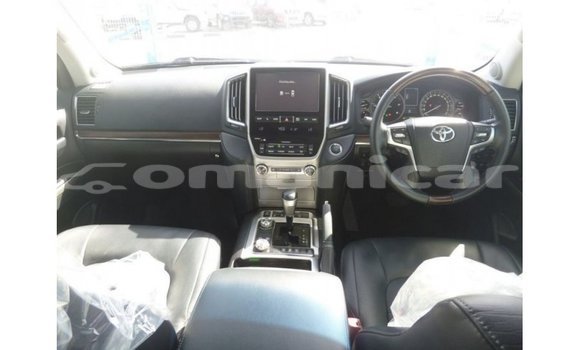 Buy Import Toyota Land Cruiser White Car in Import - Dubai in Dhufar Buy Import Toyota Land Cruiser White Car in Import - Dubai in Dhufar