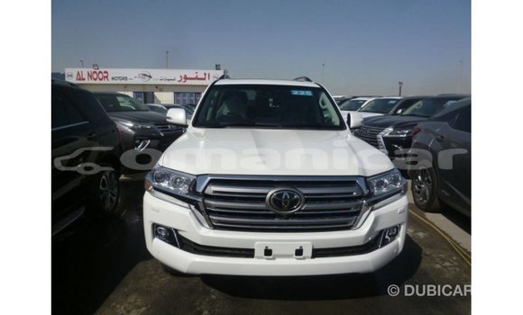 Buy Import Toyota Land Cruiser White Car in Import - Dubai in Dhufar Buy Import Toyota Land Cruiser White Car in Import - Dubai in Dhufar
