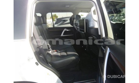 Buy Import Toyota Land Cruiser White Car in Import - Dubai in Dhufar Buy Import Toyota Land Cruiser White Car in Import - Dubai in Dhufar