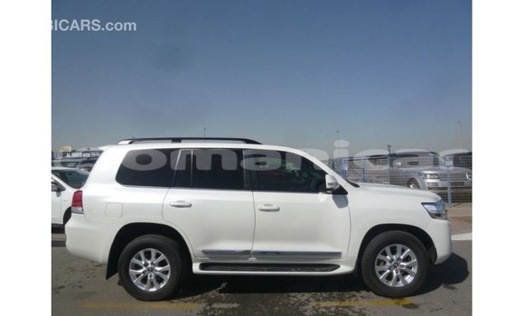 Buy Import Toyota Land Cruiser White Car in Import - Dubai in Dhufar Buy Import Toyota Land Cruiser White Car in Import - Dubai in Dhufar