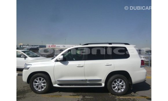 Buy Import Toyota Land Cruiser White Car in Import - Dubai in Dhufar Buy Import Toyota Land Cruiser White Car in Import - Dubai in Dhufar