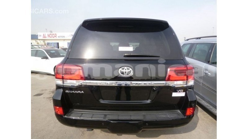 Big with watermark toyota land cruiser dhufar import dubai 3194