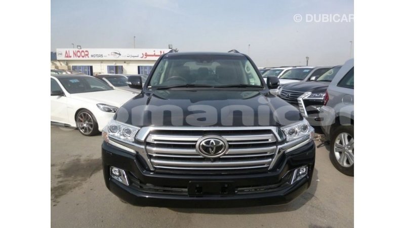 Big with watermark toyota land cruiser dhufar import dubai 3194