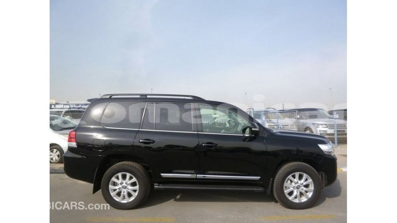 Big with watermark toyota land cruiser dhufar import dubai 3194