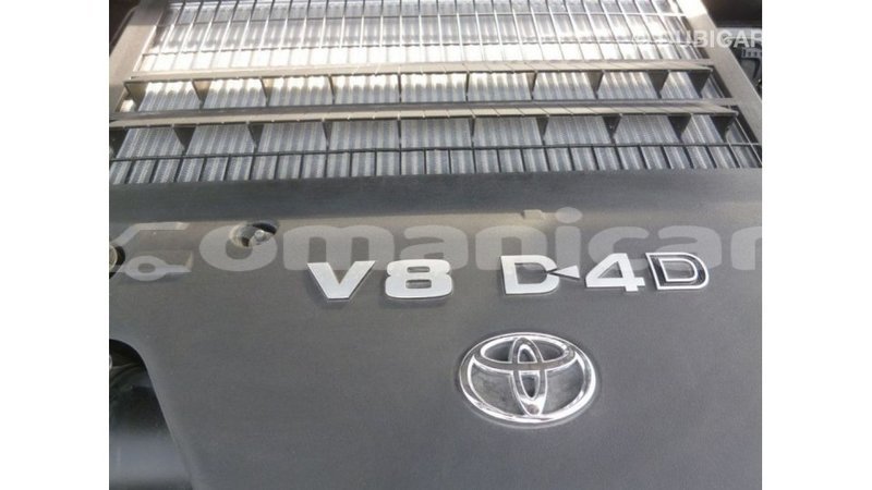 Big with watermark toyota land cruiser dhufar import dubai 3194