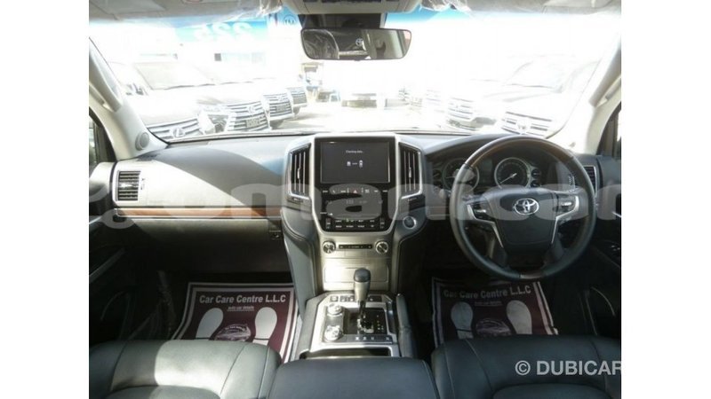 Big with watermark toyota land cruiser dhufar import dubai 3196