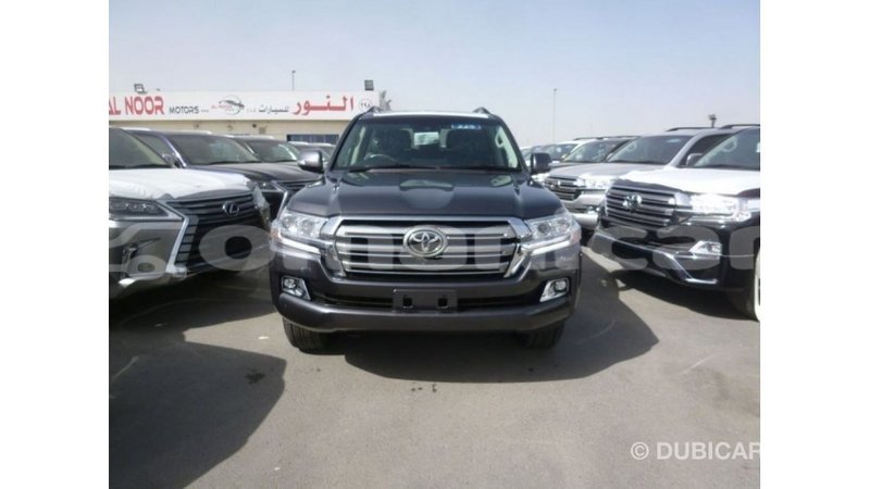 Big with watermark toyota land cruiser dhufar import dubai 3196