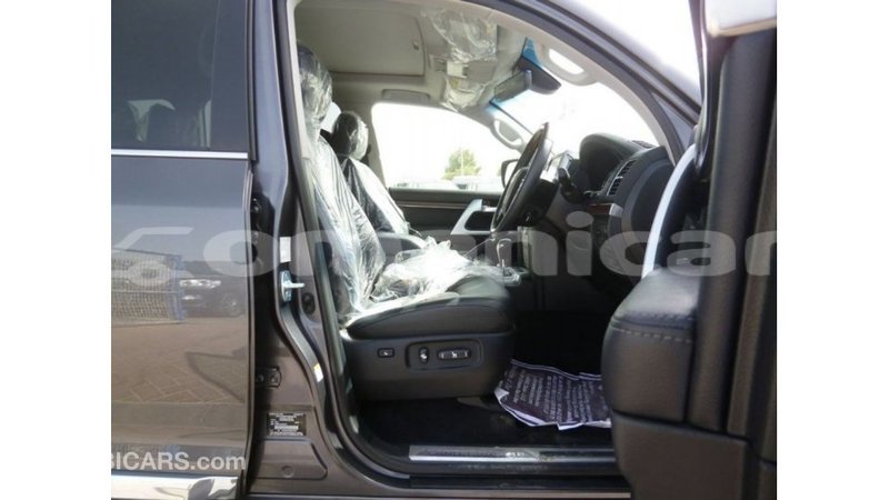 Big with watermark toyota land cruiser dhufar import dubai 3196