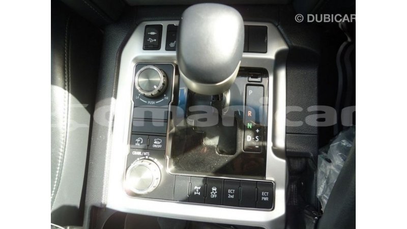 Big with watermark toyota land cruiser dhufar import dubai 3196