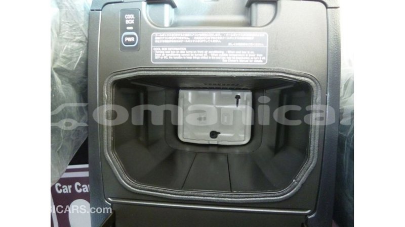Big with watermark toyota land cruiser dhufar import dubai 3196