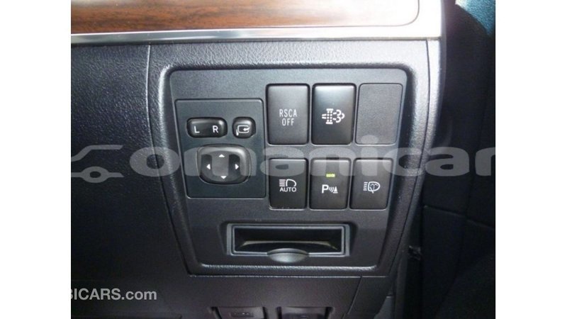Big with watermark toyota land cruiser dhufar import dubai 3196