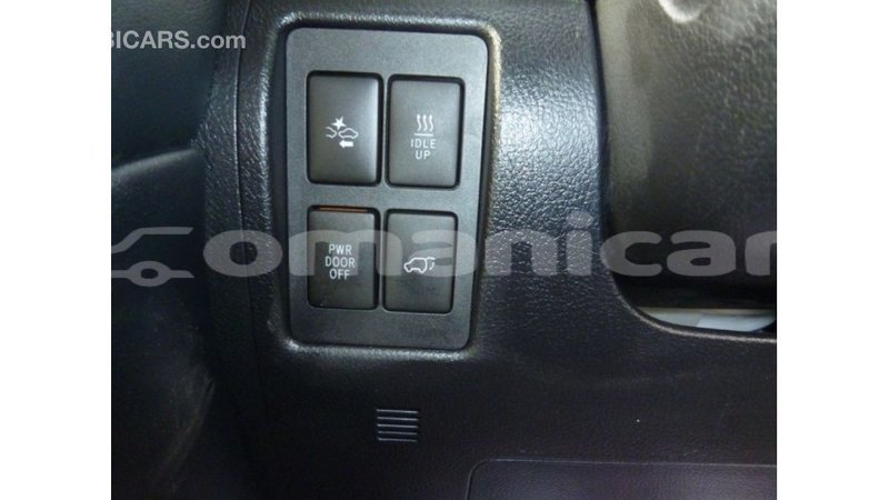 Big with watermark toyota land cruiser dhufar import dubai 3196