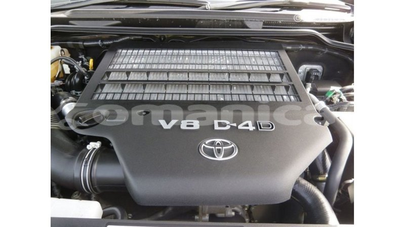 Big with watermark toyota land cruiser dhufar import dubai 3196
