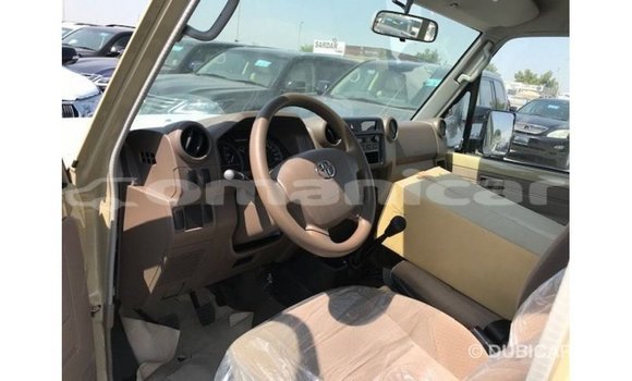 Buy Import Toyota Land Cruiser Beige Car in Import - Dubai in Dhufar Buy Import Toyota Land Cruiser Beige Car in Import - Dubai in Dhufar