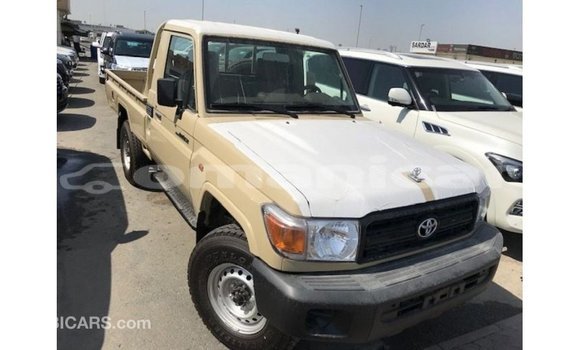 Buy Import Toyota Land Cruiser Beige Car in Import - Dubai in Dhufar Buy Import Toyota Land Cruiser Beige Car in Import - Dubai in Dhufar