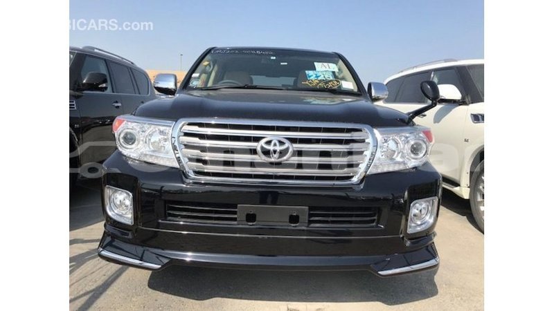 Big with watermark toyota land cruiser dhufar import dubai 3211