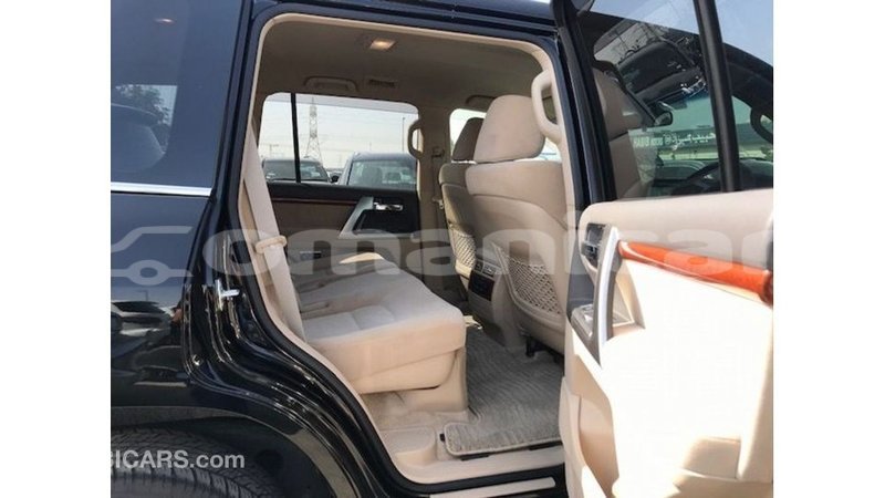 Big with watermark toyota land cruiser dhufar import dubai 3211
