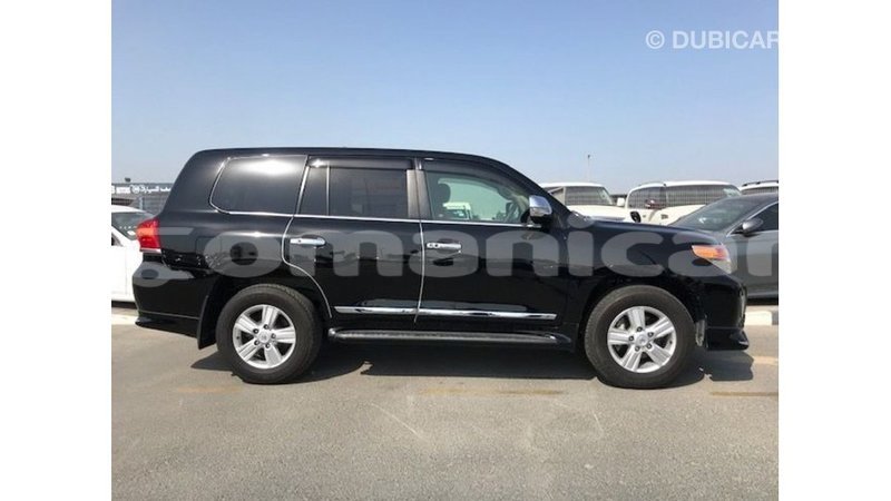 Big with watermark toyota land cruiser dhufar import dubai 3211