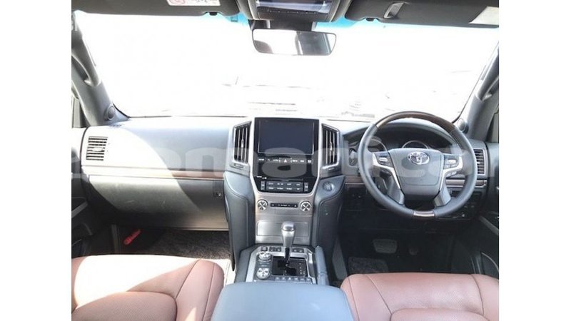 Big with watermark toyota land cruiser dhufar import dubai 3215