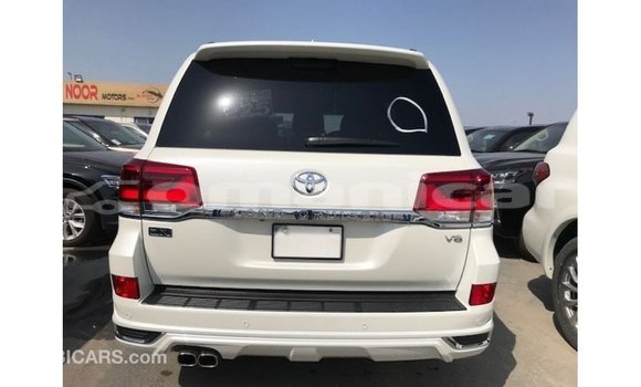 Buy Import Toyota Land Cruiser White Car in Import - Dubai in Dhufar Buy Import Toyota Land Cruiser White Car in Import - Dubai in Dhufar