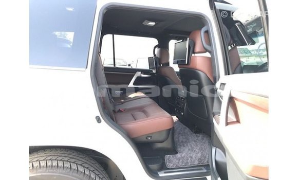 Buy Import Toyota Land Cruiser White Car in Import - Dubai in Dhufar Buy Import Toyota Land Cruiser White Car in Import - Dubai in Dhufar