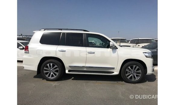 Buy Import Toyota Land Cruiser White Car in Import - Dubai in Dhufar Buy Import Toyota Land Cruiser White Car in Import - Dubai in Dhufar
