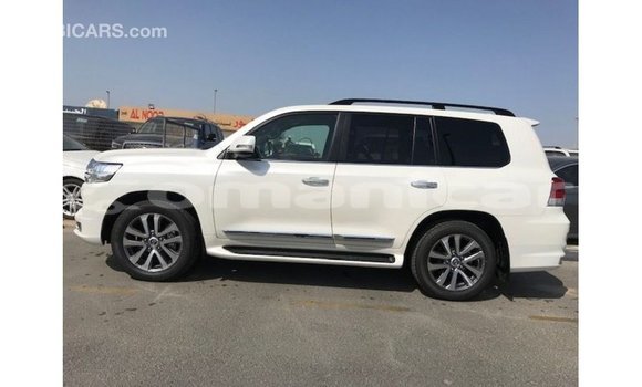 Buy Import Toyota Land Cruiser White Car in Import - Dubai in Dhufar Buy Import Toyota Land Cruiser White Car in Import - Dubai in Dhufar