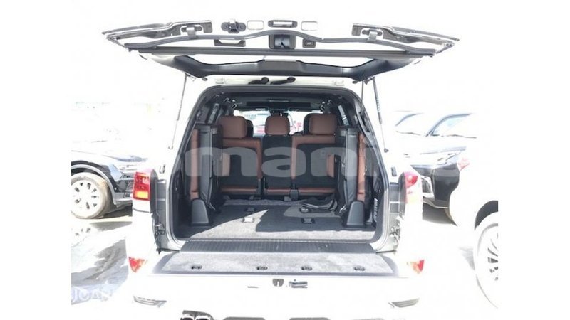 Big with watermark toyota land cruiser dhufar import dubai 3215