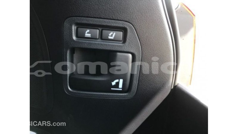 Big with watermark toyota land cruiser dhufar import dubai 3215