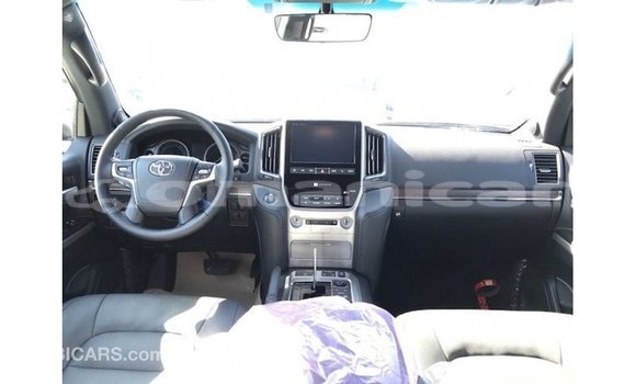 Buy Import Toyota Land Cruiser White Car in Import - Dubai in Dhufar Buy Import Toyota Land Cruiser White Car in Import - Dubai in Dhufar