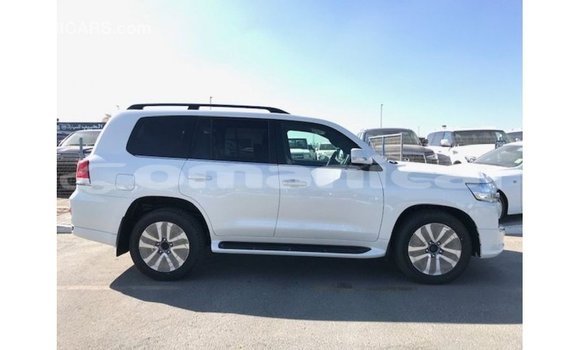 Buy Import Toyota Land Cruiser White Car in Import - Dubai in Dhufar Buy Import Toyota Land Cruiser White Car in Import - Dubai in Dhufar