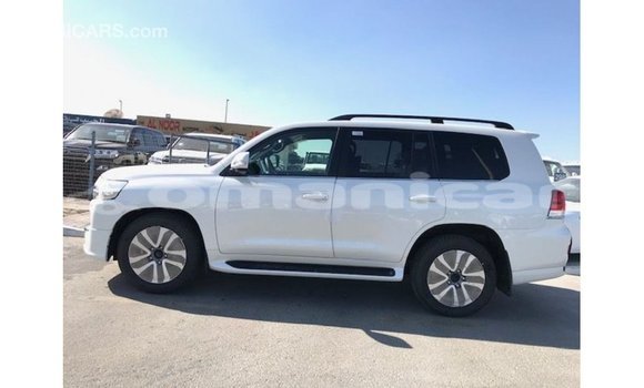 Buy Import Toyota Land Cruiser White Car in Import - Dubai in Dhufar Buy Import Toyota Land Cruiser White Car in Import - Dubai in Dhufar