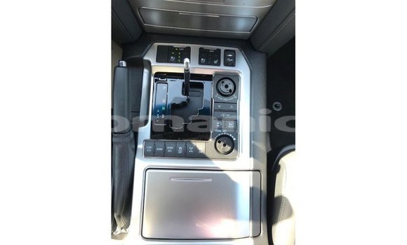 Buy Import Toyota Land Cruiser White Car in Import - Dubai in Dhufar Buy Import Toyota Land Cruiser White Car in Import - Dubai in Dhufar