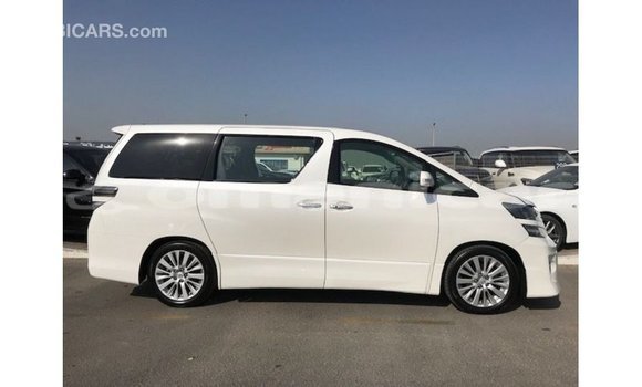 Buy Import Toyota Vellfire White Car in Import - Dubai in Dhufar Buy Import Toyota Vellfire White Car in Import - Dubai in Dhufar