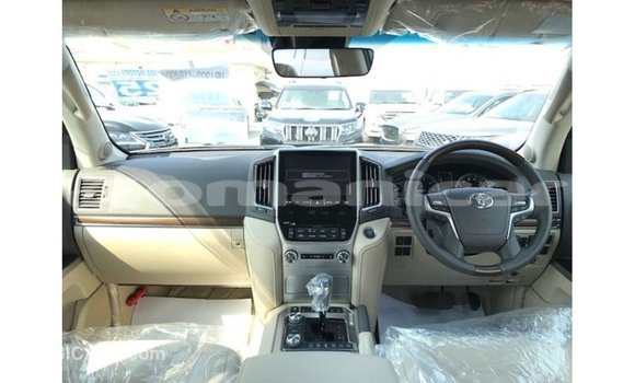 Buy Import Toyota Land Cruiser White Car in Import - Dubai in Dhufar Buy Import Toyota Land Cruiser White Car in Import - Dubai in Dhufar