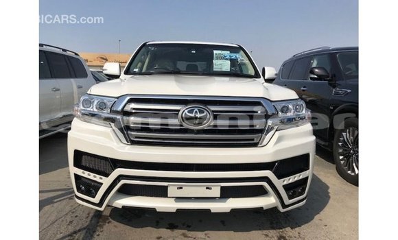 Buy Import Toyota Land Cruiser White Car in Import - Dubai in Dhufar Buy Import Toyota Land Cruiser White Car in Import - Dubai in Dhufar