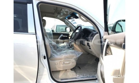Buy Import Toyota Land Cruiser White Car in Import - Dubai in Dhufar Buy Import Toyota Land Cruiser White Car in Import - Dubai in Dhufar