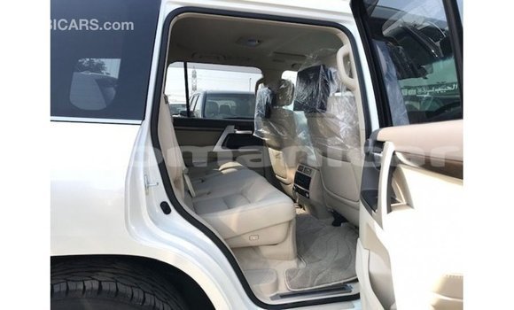 Buy Import Toyota Land Cruiser White Car in Import - Dubai in Dhufar Buy Import Toyota Land Cruiser White Car in Import - Dubai in Dhufar