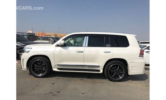 Buy Import Toyota Land Cruiser White Car in Import - Dubai in Dhufar Buy Import Toyota Land Cruiser White Car in Import - Dubai in Dhufar