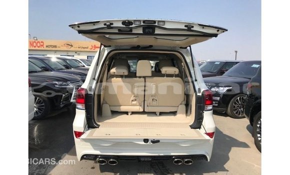 Buy Import Toyota Land Cruiser White Car in Import - Dubai in Dhufar Buy Import Toyota Land Cruiser White Car in Import - Dubai in Dhufar