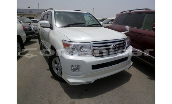 Buy Import Toyota Land Cruiser White Car in Import - Dubai in Dhufar Buy Import Toyota Land Cruiser White Car in Import - Dubai in Dhufar