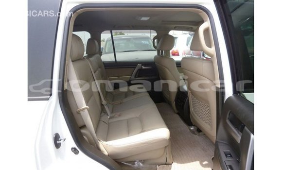 Buy Import Toyota Land Cruiser White Car in Import - Dubai in Dhufar Buy Import Toyota Land Cruiser White Car in Import - Dubai in Dhufar