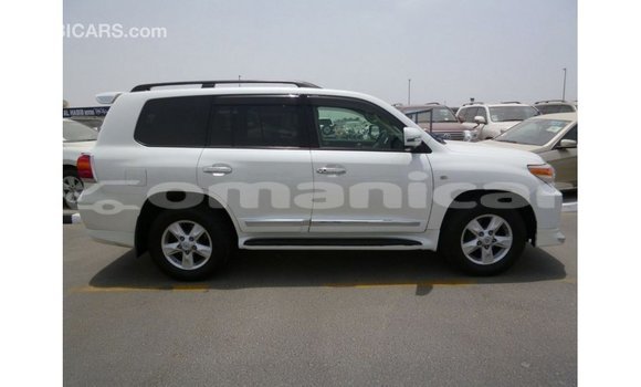 Buy Import Toyota Land Cruiser White Car in Import - Dubai in Dhufar Buy Import Toyota Land Cruiser White Car in Import - Dubai in Dhufar