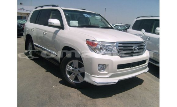 Buy Import Toyota Land Cruiser White Car in Import - Dubai in Dhufar Buy Import Toyota Land Cruiser White Car in Import - Dubai in Dhufar