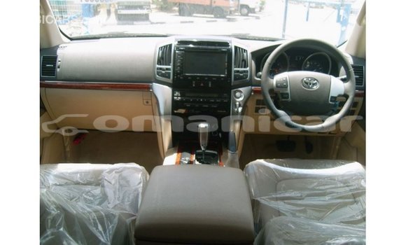 Buy Import Toyota Land Cruiser White Car in Import - Dubai in Dhufar Buy Import Toyota Land Cruiser White Car in Import - Dubai in Dhufar
