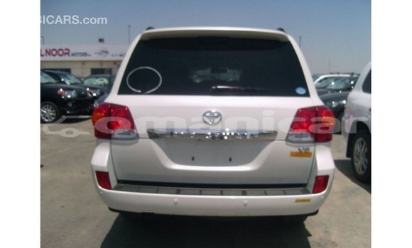 Buy Import Toyota Land Cruiser White Car in Import - Dubai in Dhufar Buy Import Toyota Land Cruiser White Car in Import - Dubai in Dhufar