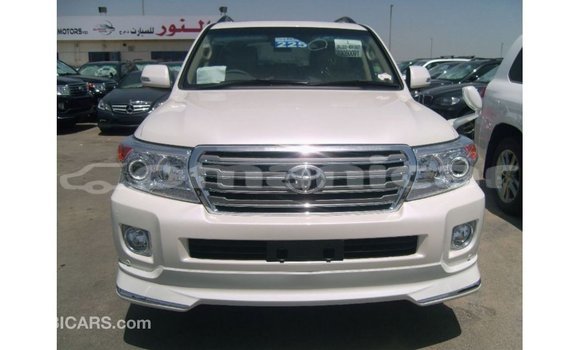Buy Import Toyota Land Cruiser White Car in Import - Dubai in Dhufar Buy Import Toyota Land Cruiser White Car in Import - Dubai in Dhufar