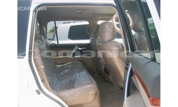 Buy Import Toyota Land Cruiser White Car in Import - Dubai in Dhufar Buy Import Toyota Land Cruiser White Car in Import - Dubai in Dhufar