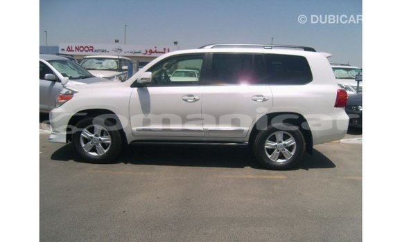 Buy Import Toyota Land Cruiser White Car in Import - Dubai in Dhufar Buy Import Toyota Land Cruiser White Car in Import - Dubai in Dhufar