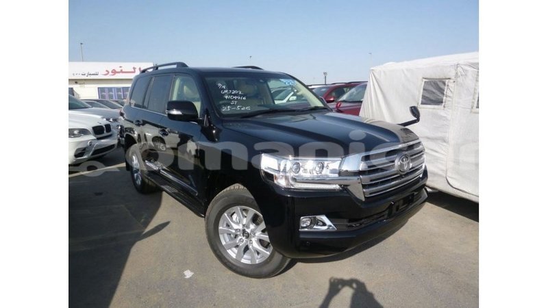 Big with watermark toyota land cruiser dhufar import dubai 3230